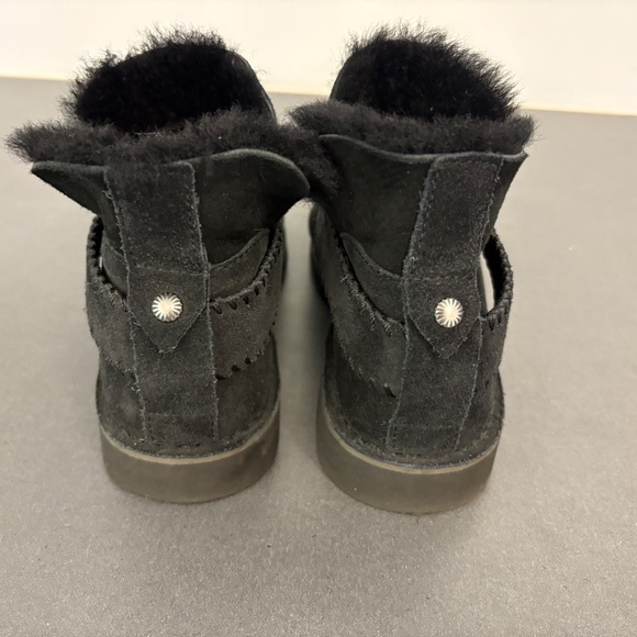 UGG MCKAY BLACK SUEDE ANKLE STRAP WOMEN'S BOOTS SIZE US 7 - Picture 9 of 15